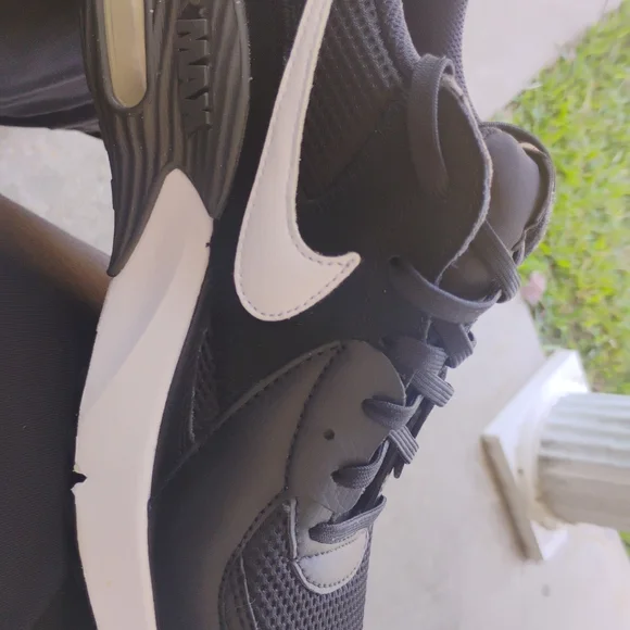 NikeWomen's Air Max Excee Casual Sneakers Size 9 - Picture 2 of 4